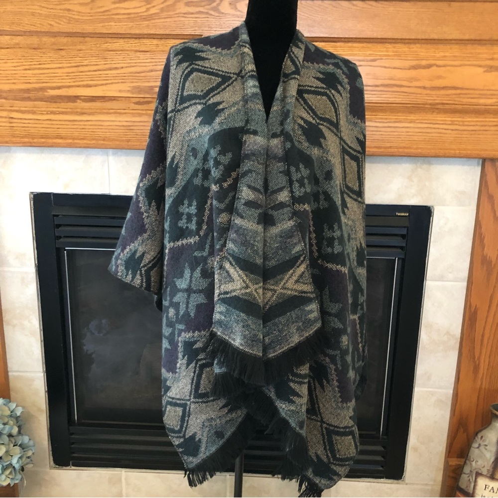 Aztec design Shaw